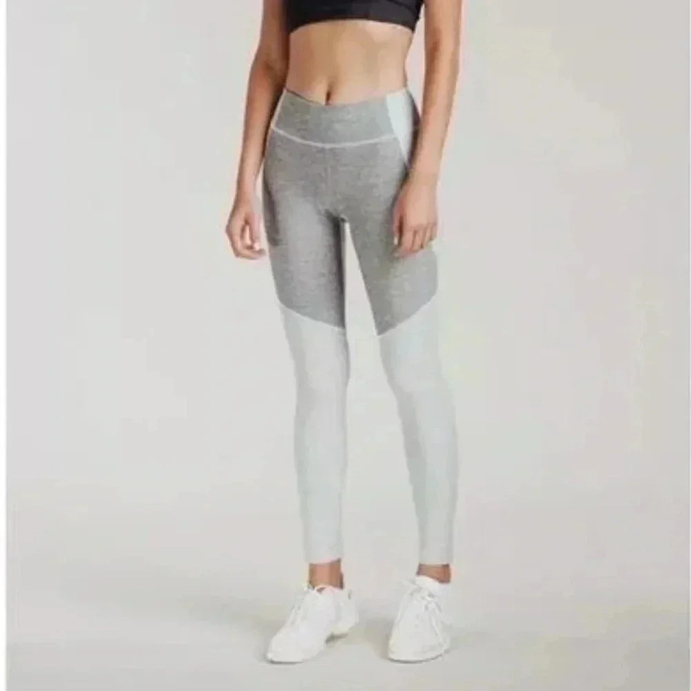 Outdoor Voices Women's Medium 3/4 Warmup Leggings Gray Stretch Yoga Active M - Picture 5 of 10